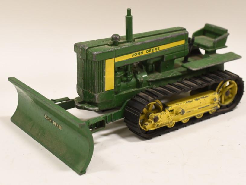 1/16 Ertl John Deere 420 Crawler w/ Blade: Nice 1/16 scale Ertl John Deere 420 crawler bulldozer with blade. Displays nicely with paint loss and wear from play andage. Measures approximately 9" long.