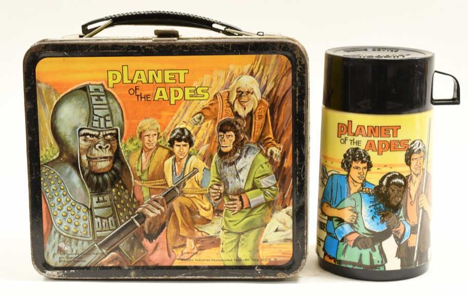 1974 Aladdin Planet of the Apes Metal Lunch Box: Nice 1974 Aladdin Industries Planet of the Apes metal lunch box with thermos. Lunch box has paint loss and wear from use and age. Displays nicely. Measures approximately 8" across.