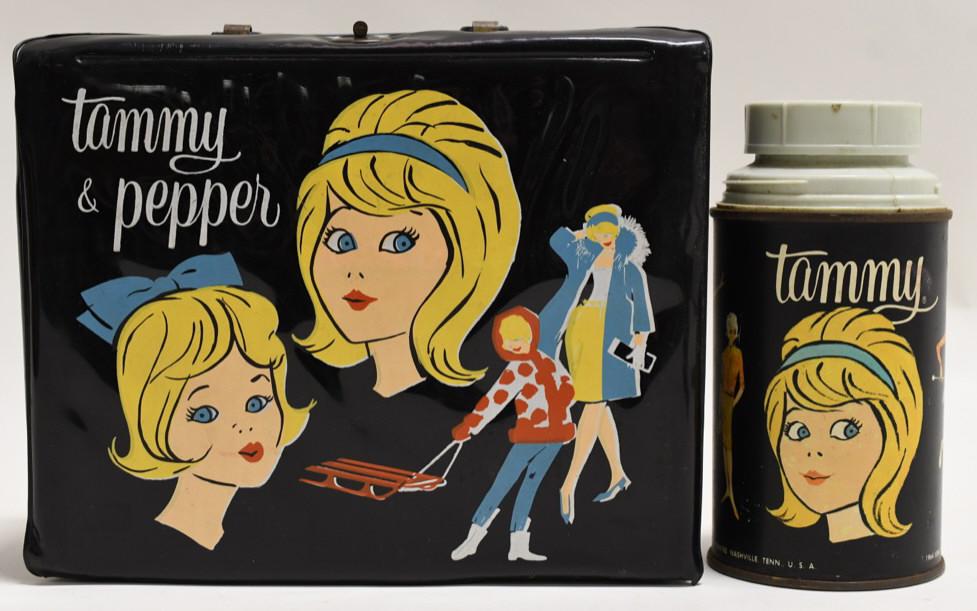 1962 Ideal Tammy & Pepper Vinyl Lunch Box: Nice 1962 Ideal Tammy & Pepper vinyl lunch box with thermos. Nice condition with wear from use and age. Displays nicely. Measures approximately 8 3/4" across.