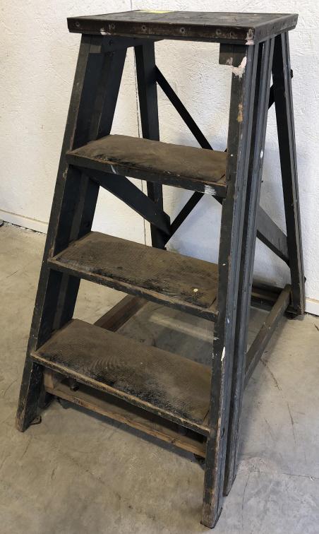 Vintage 3’ Step Ladder: Vintage 3’ Step Ladder