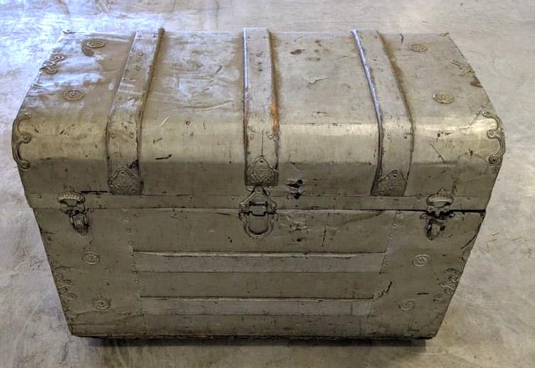 Vintage tin over wood travel trunk (1 of 6)