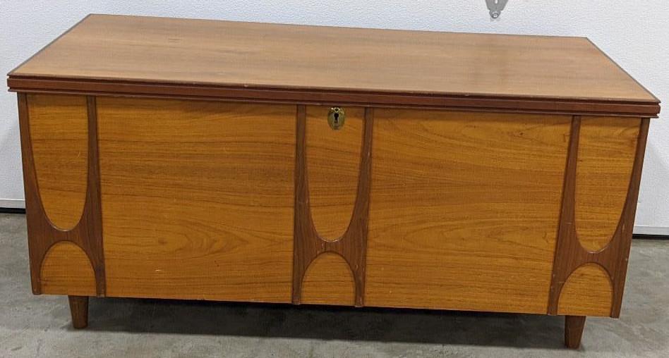 Art Deco Cedar Chest (1 of 7)