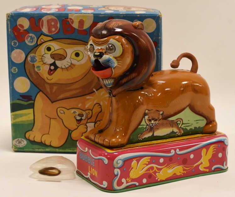 Modern Toys Tin Battery Op. Bubble Lion: Nice tin litho battery operated bubble lion with box. Displays nicely with some wear from age and play. Measures approximately 7 1/2" across.