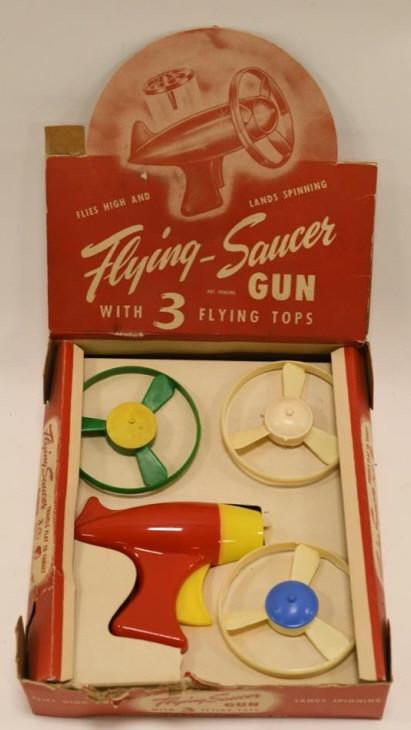 Vintage Flying-Saucer Gun with 3 Flying Tops: Nice vintage Flying-Saucer gun with 3 flying tops. Nice condition in the box. The gun works. You have to use the saucer to spin the spring and the saucer launches. Displays nicely. Made of plastic. Bo