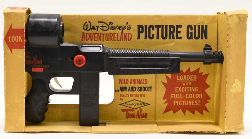 Sawyer's Tru-Vue Walt Disney's Picture Gun: Nice Sawyer's Tru-Vue Walt Disney's picture gun with the pacaging. Displays nicely with wear from play and age. Measures approximately 14" across.