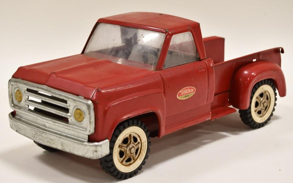 Original Tonka Stepside Pickup Truck: Nice original Tonka stepside pickup truck. Missing the tailgate. Displays nicely with some wear from play and age. Measurse approximately 13" long.