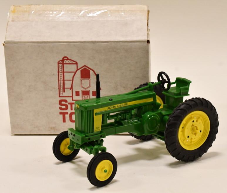 1/16 Standi Toys John Deere 520 Wide Front: 1/16 scale Standi Toys John Deere 520 wide front tractor. The tractor is made of plastic. Nice condition with light wear from display.