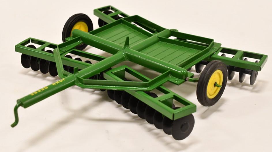 1/16 Ertl John Deere Disk w/ Crank Hitch: Restored 1/16 scale Ertl John Deere disk with crank hitch. The disk has some paint chips and wear from play and age. Displays nicely.