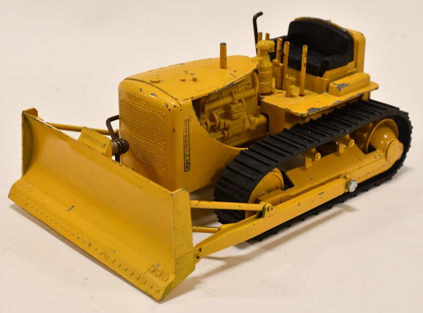 Reuhl Caterpillar D7 Diesel Crawler with Blade: Nice Ruehl Caterpillar D7 diesel bulldozer with blade. Displays nicely with paint loss and wear from play andage. Measures approximately 8 1/2" long.