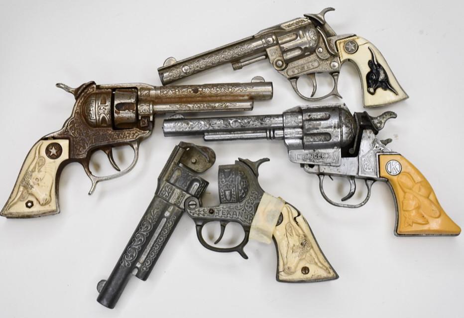 Lot of 4 Western Cap Gun for Parts or Repair: Lot of 4 western cap gun for parts. Includes a Kilgore Ranger cap gun that needs put back together, Hubley Texan that has chrome loss but the trigger works, Hubley tex with cracked grip + loose barrel