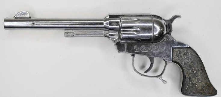 Classy Products Roy Rogers Cap Gun: Classy Products Corp. Roy Rogers cap gun. The trigger does not work. Displays nicely with wear from use and age. Measures approximately 10" long.