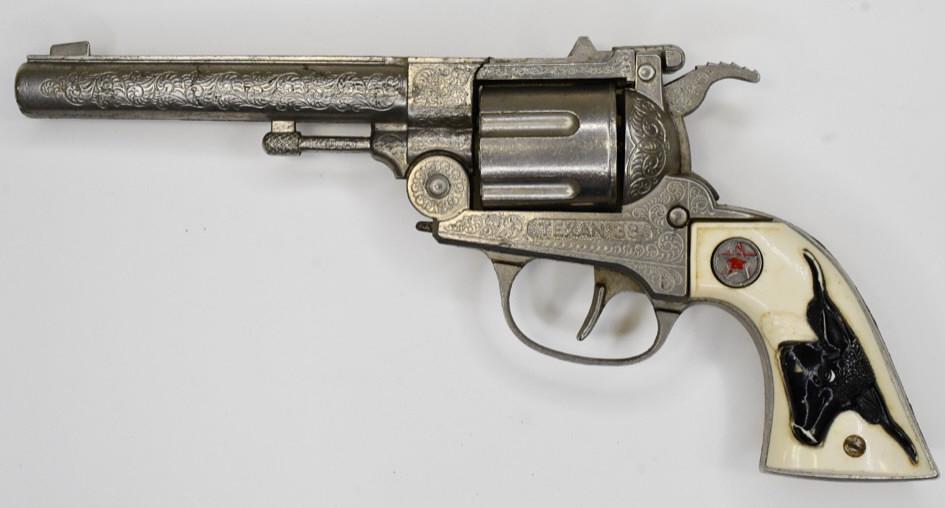 Hubley Texan 38 Cap Gun Pistol: Hubley Texan 38 cap gun pistol. It has a crack right above the cylinder. Displays nicely with wear from use and age. The trigger works. Measures approximately 10" long.