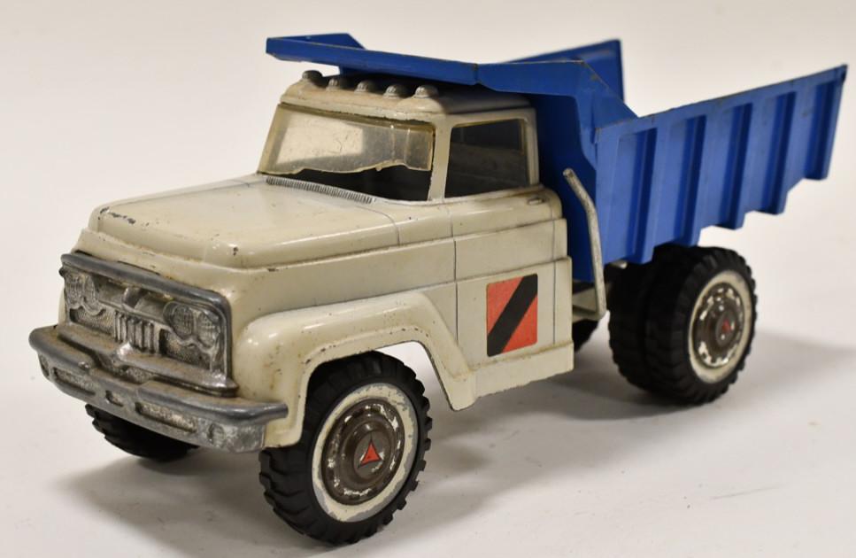 Hubley Mighty Metal Dump Truck: Original Hubley Might Metal dump truck. Displays nicely with wear from play and age. The windshield is broke. Measures approximately 11 1/2" long.