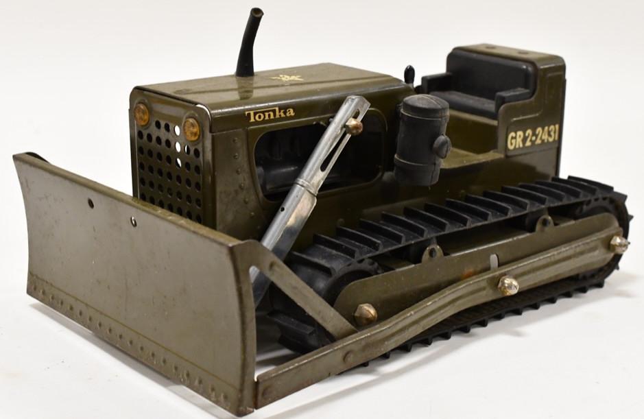 Tonka Army Bulldozer GR 2-2431: Tonka Army Bulldozer GR 2-2431. Nice condition with some paint loss and wear from age and play. Measures approximately 12" long.
