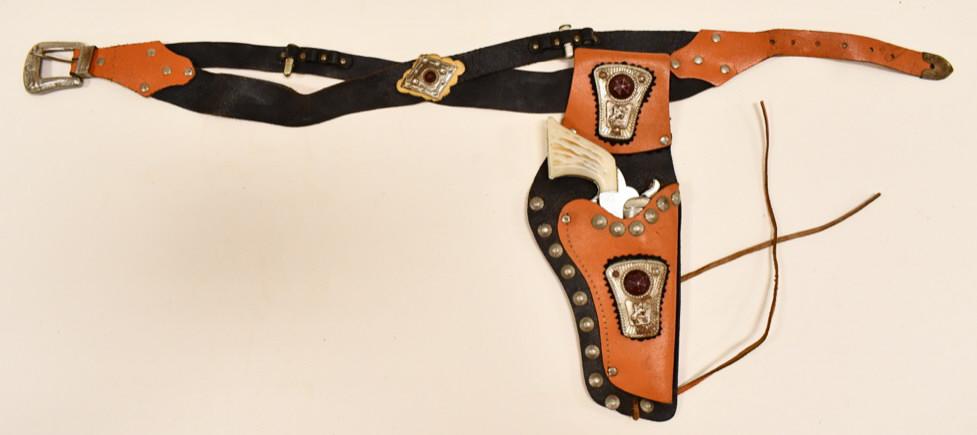 Kilgore Laredo Cap Gun Pistol with Leather Holster: Kilgore Laredo cap gun pistol with single leather holster. The trigger works. Displays nicely with wear from play and age. Gun measures approximately 8 1/2" long.