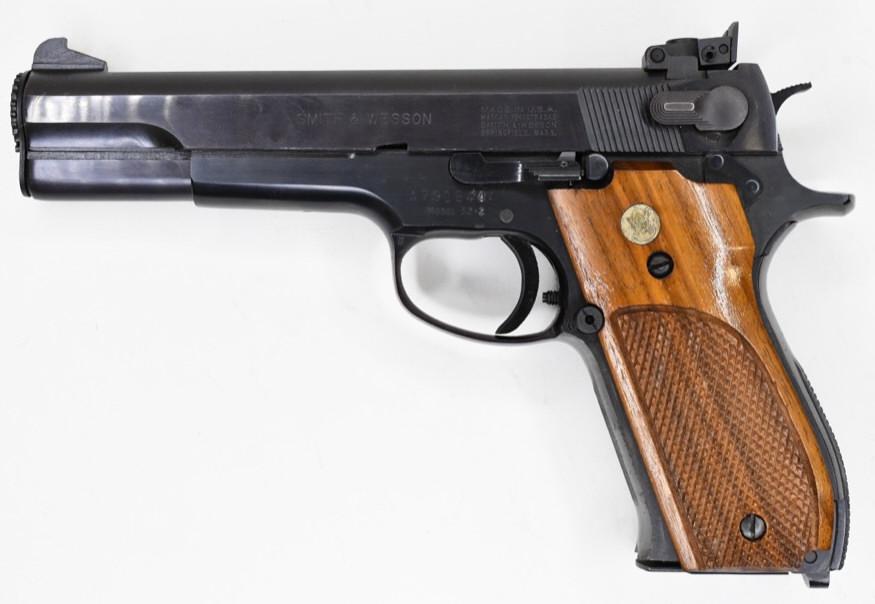 Smith & Wesson Model 52-2 .38 Special Mid-Range: Smith & Wesson Model 52-2 .38 Special Mid-Range Pistol. 5" blue barrel. Gun is in excellent condition with wood grips. SN: A791844. FFL is required for transfer. (861-3)