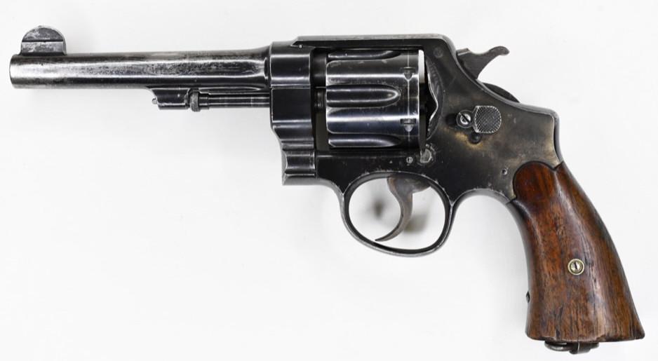 Smith & Wesson M1917 DA .45 Cal. Revolver: Smith & Wesson Goverment Issue Model 1917 double action six-shot revolver in .45 Cal. The revolver is in used condition with age wear and has a 5.5" barrel. SN:3860 . FFL required for transfer. (161-4
