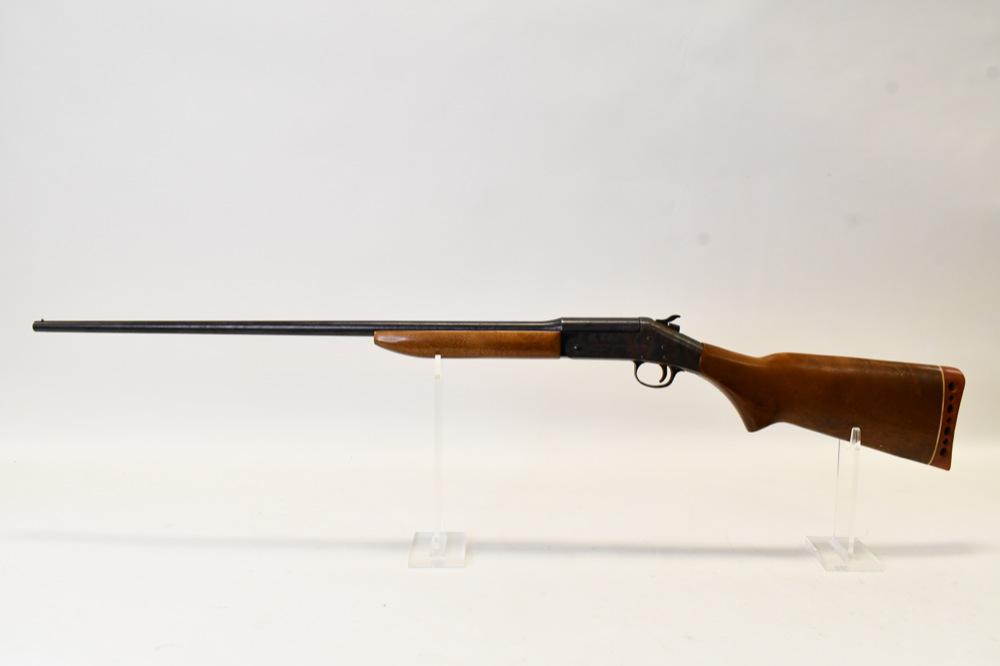 H&R Topper Model 158 .410 Ga Single Shot Shotgun: Harrington & Richardson Topper Model 158 .410 Gauge single shot shotgun. Overall good condition with 28" barrel. SN: AL315332. FFL is required for transfer. (727-4)