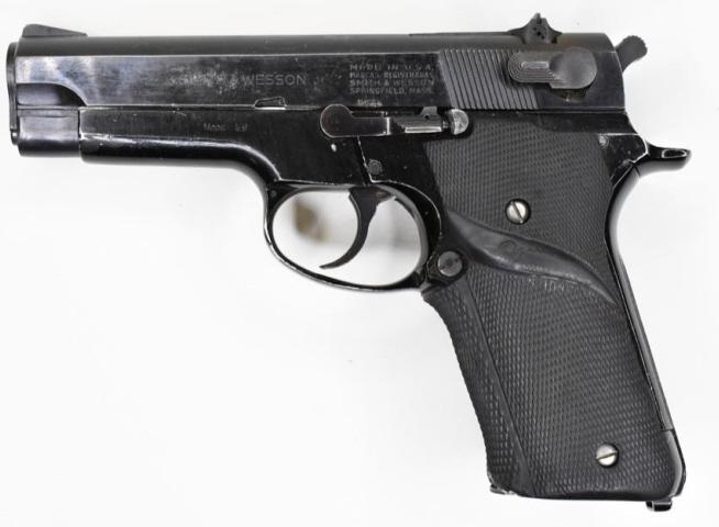 Smith & Wesson Model 59 9mm Semi-Automatic Pistol: Nice Smith & Wesson Model 59 semi-automatic pistol in 9mm. The pistol has a 4" barrel and is in good used condition. SN:A174121. FFL required for transfer. (497-4)