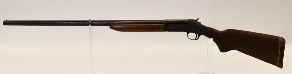 H & R Topper Model 148 16 Ga. Single Shot Shotgun: H & R Topper Model 148 single shot shotgun in 16 gauge. The shotgun has a 28" barrel and is in good used condition with wear. No serial number. FFL required for transfer. (834-3)