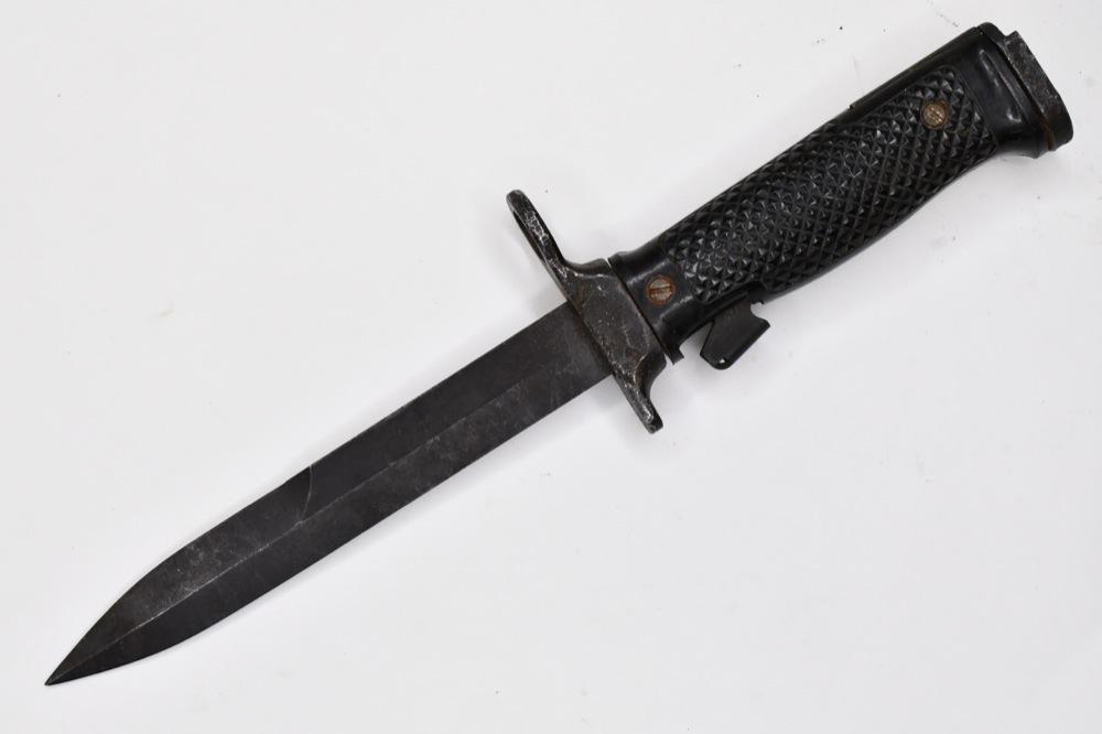Vintage US Military M6 Bayonet: Vintage US military M6 bayonet. Fair condition with wear from use and age. It measures overall approximately 11-1/2" across. Blade measures approximately 6-1/4" across.