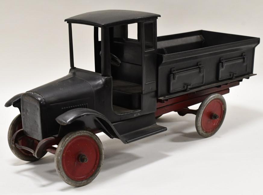 Original Buddy L Sand & Gravel Truck: Original Buddy L Sand & Gravel truck. Truck is in nice original condition. It is missing the divider in the bed. Displays well with some rust and paint loss from play and age. Measures approximately 2