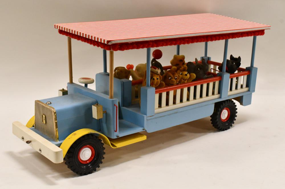 Eingetr Warenz Wooden Tour Bus: German Eingetr Warenz wooden tour bus. Displays well with wear from display and storage. Also comes with the animals. Measures approximately 28" long.
