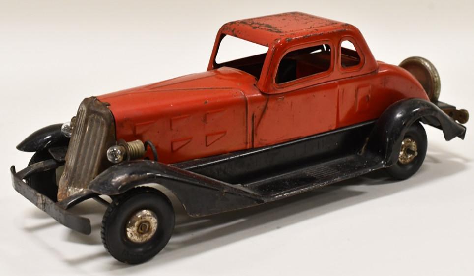 Hoge Mfg. Co. Windup Fire Chief Car: Hoge Mfg. Co. windup Fire Chief car. Displays nicely with headlights and nickel plated spare tire. The windup and siren works. Nice condition with some paint loss and wear from play and age. Measures