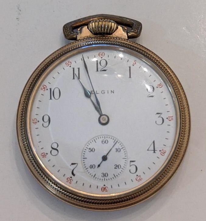 1910 Elgin 313 15 Jewel Open Face Pocket Watch: Nice running Elgin 15 Jewel Model 7 Grade 313 Open Face Pocket Watch. The 16 size pocket watch measures approx. 2" in diameter and has a Star 10k gold filled case. The case has some wear. The face is 