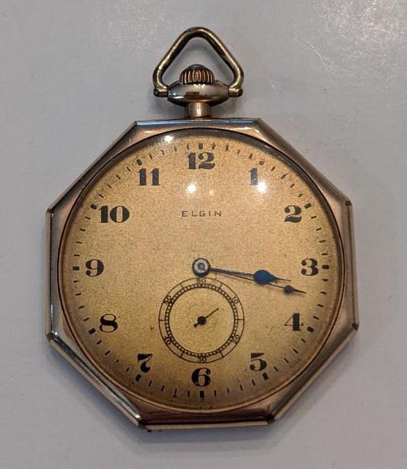 1917 Elgin 410 15 Jewel Open Face Pocket Watch: Nice running Elgin 15 Jewel Model 3 Grade 410 Open Face Pocket Watch. The 0 size pocket watch measures approx. 1-3/4" in diameter and has an octagon Star 20 year case. The case has some wear and is na