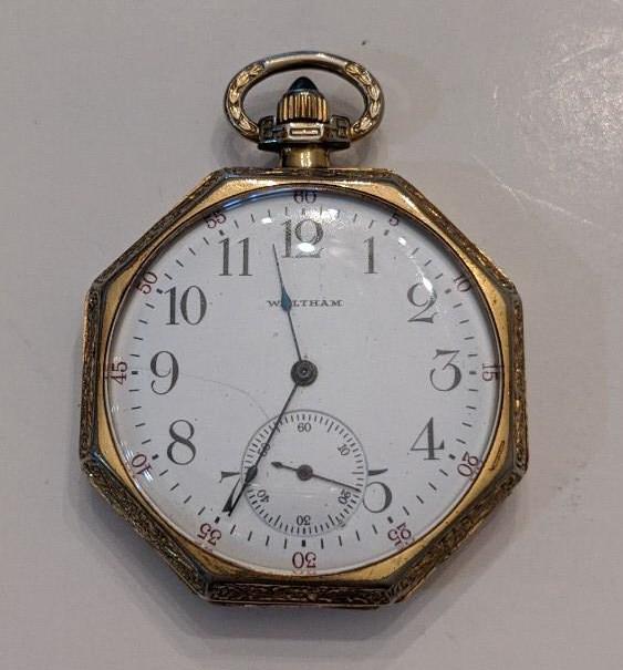 1914 Waltham 210 7 Jewel Open Face Pocket Watch: Nice running American Waltham 15 Jewel Model 1894 Grade 210 Open Face Pocket Watch. The 12 size pocket watch measures approx. 1-3/4" in diameter and has an Essex 14k rolled gold plate case. The case h
