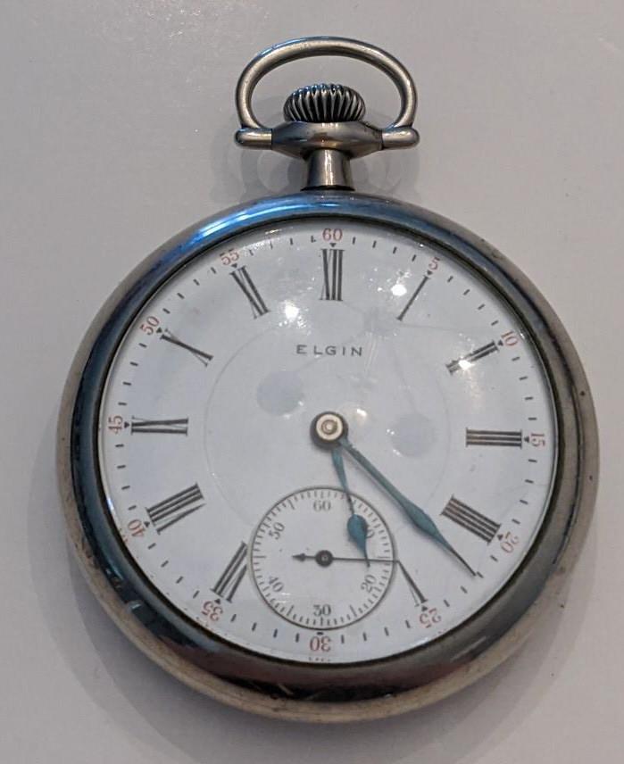 1910 Elgin 317 15 Jewel Open Face Pocket Watch: Nice running Elgin 15 Jewel Model 5 Grade 317 Open Face Pocket Watch. The 18 size pocket watch measures approx. 2-1/4" in diameter and has a Keystone Silveroid case. The case shows some light wear. Th