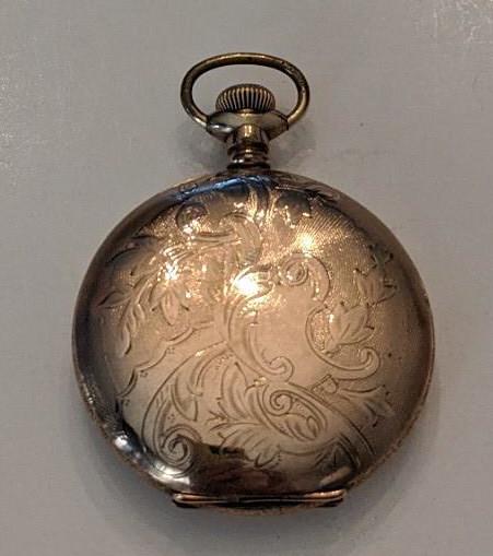 1907 Waltham V 15 Jewel Hunting Case Pocket Watch: Nice running American Waltham 15 Jewel Model 1890 Grade V Hunting Case Pocket Watch. The 6 size pocket watch measures approx. 1-3/4" in diameter and has a 20 year case. The case shows some light wear