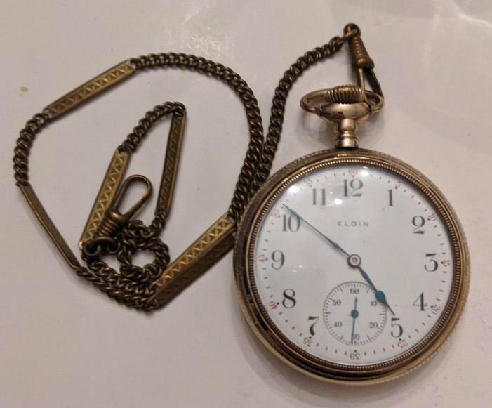 1913 Elgin 313 15 Jewel Open Face Pocket Watch: Nice running Elgin 15 Jewel Model 7 Grade 313 Open Face Pocket Watch. The 16 size pocket watch measures approx. 2" in diameter and has an B&B Royal 20 year case. The case shows some light wear and the