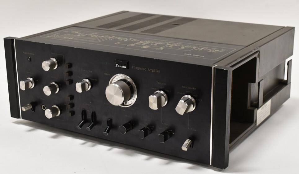 Sansui Model AU-9900 Integrated Amplifier: Front design looks in very good condition. Unit lights up, but is otherwise untested by auction company.