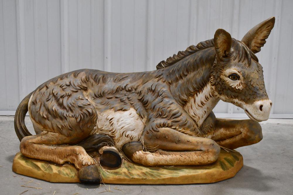 Large 1987 Fontanini Nativity Set "Donkey" Statue: Large high quality Italian 1987 Fontanini resin outdoor Nativity Set "Donkey" statue. Nice condition with some wear from use and age. Includes original shipping box. Measures approximately 22" tall by