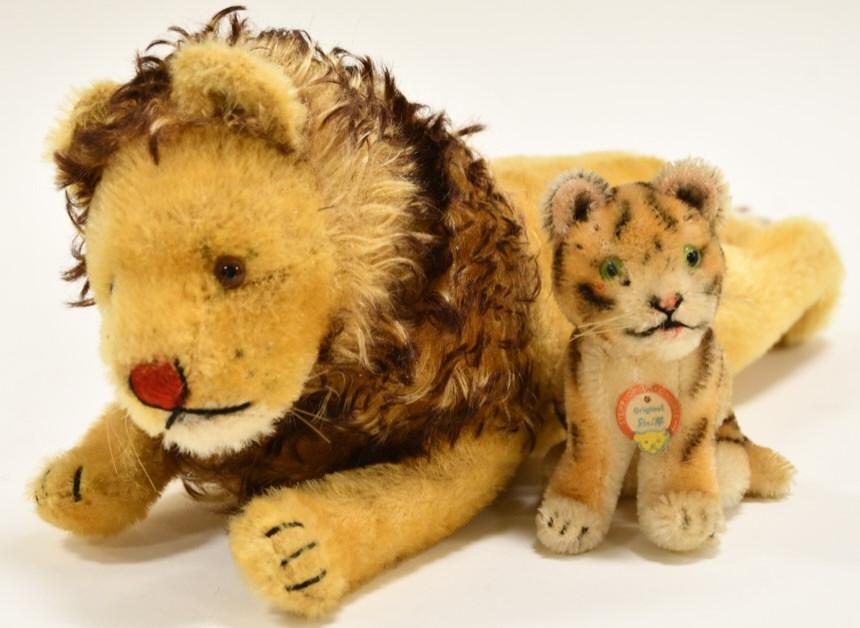 Vintage Mohair Steiff Jointed Lion and Tiger Cub: Nice lot of vintage Steiff's including a Lion and a Tiger Cub. The tiger cub still has his the original steiff tag, but the lion does not have the tag. Both displays nicely with some wear from play an