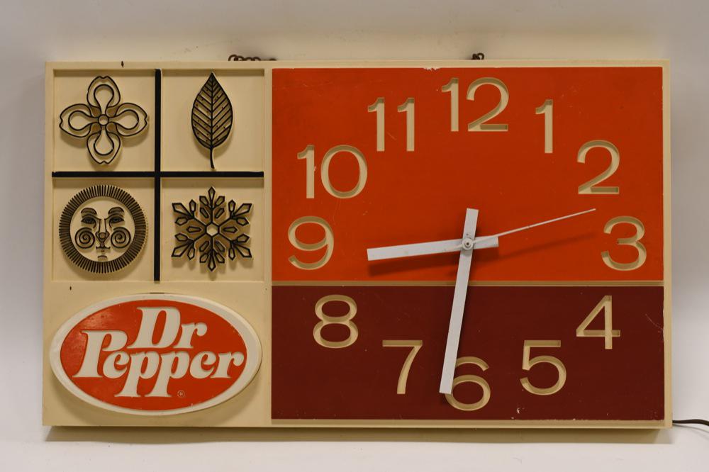 Vintage Dr. Pepper Plastic Advertising Clock (1 of 4)