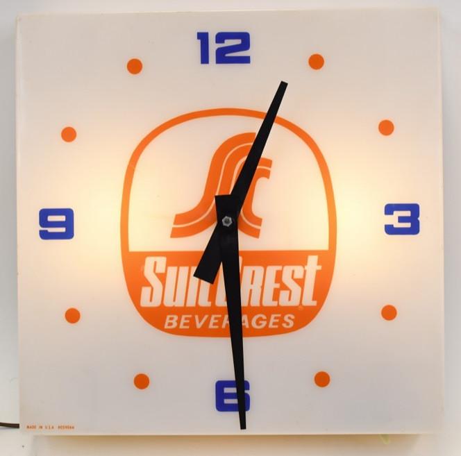 Vintage Sun Crest Beverages Lighted Adv Clock (1 of 8)