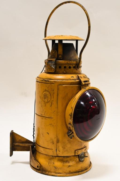 Vintage Adlake Non Sweating Railroad Lantern (1 of 4)