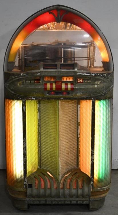 Early Wurlitzer Model 1100 Jukebox (1 of 9)