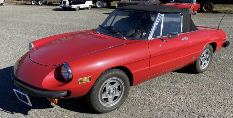 1978 Alfa Romeo Spyder: *This vehicle is located 391 Hickory Street Mount Airy, NC. Buyer will be responsible to pick-up from Mt. Airy, NC* This red 1976 Alfa Romeo Spyder features ablack top, 4 cylinder engine, and 4 speed 