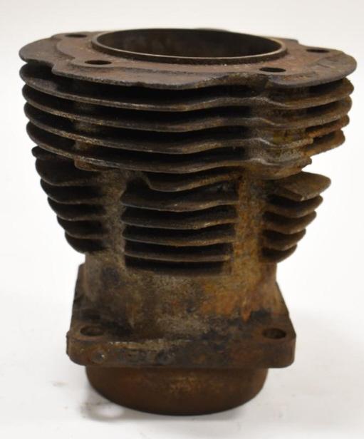 1939 Harley-Davidson Knucklehead EL Rear Cylinder: 1939 Harley-Davidson EL Knucklehead 5-fin rear cylinder. Has surface rust and wear from use and age. Fins appear to be in good condition . Marked "E 4-9". Cylinder is untested.
