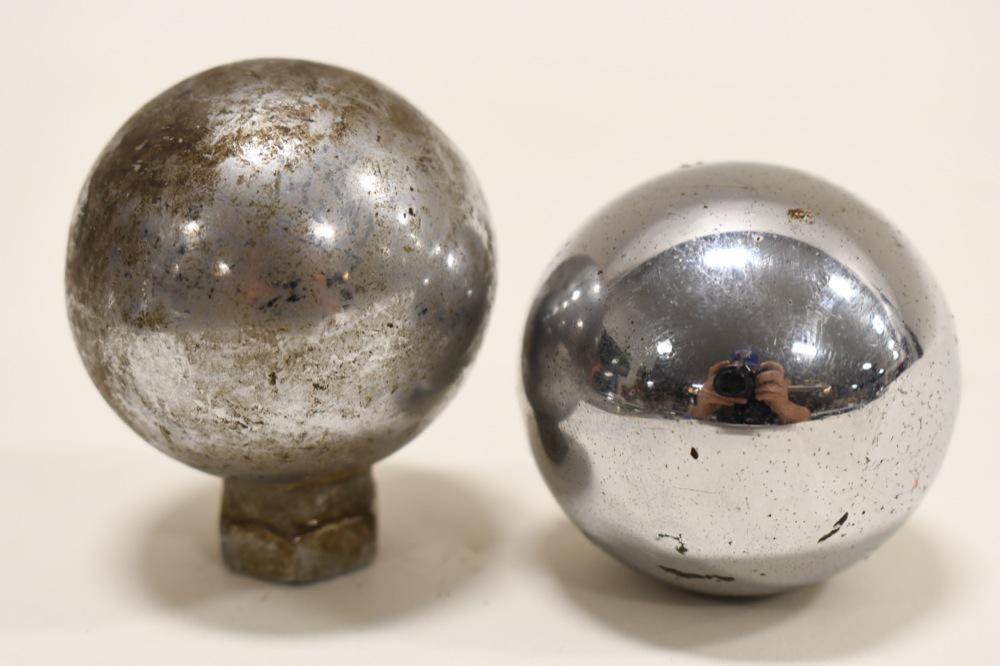 (2) HD Knucklehead Panhead Accessory Shift Knobs: Lot of two Harley-Davidson Knucklehead / Panhead accessory shift knobs. Both are in good condition with wear from use and age.