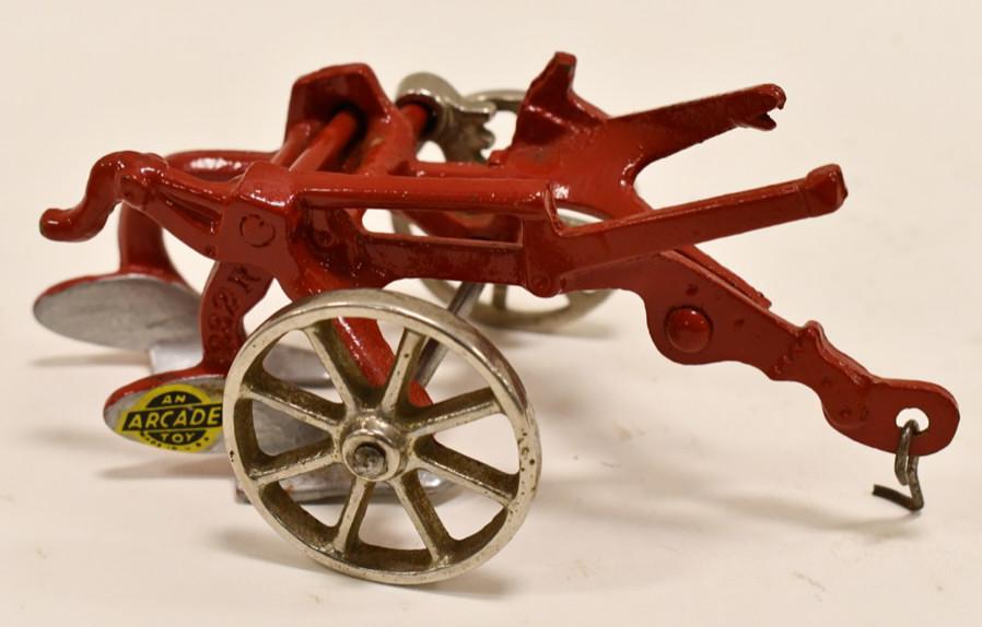 Restored Arcade McCormick-Deering 2 Btm Plow (1 of 6)