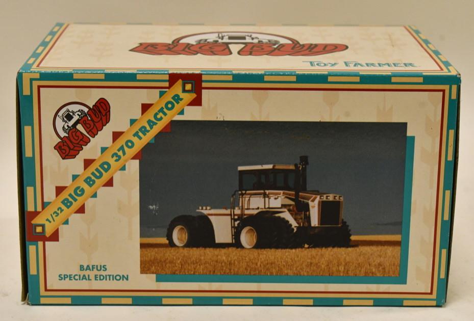 1/32 Ertl Big Bud 370 Bafus Blue Special Edition: 1/32 scale Ertl Big Bud 370 Bafus Blue special edition Toy Farmer. Nice condition in the box.