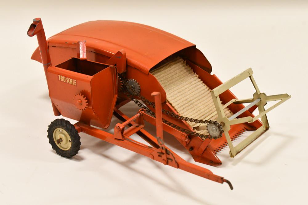 Original 1/16 Tru-Scale Pull-Type Combine (1 of 5)