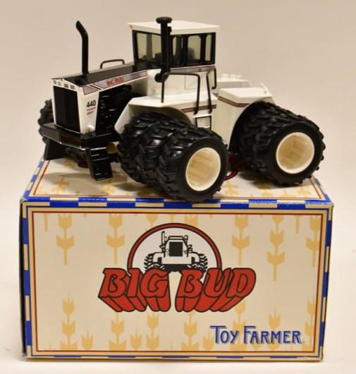 1/32 Ertl Big Bud 440 Tractor w/ Triples In Box: 1/32 scale Ertl Toy Farmer Big Bud 440 tractor with triples. Nice condition in the box. Displays nicely.