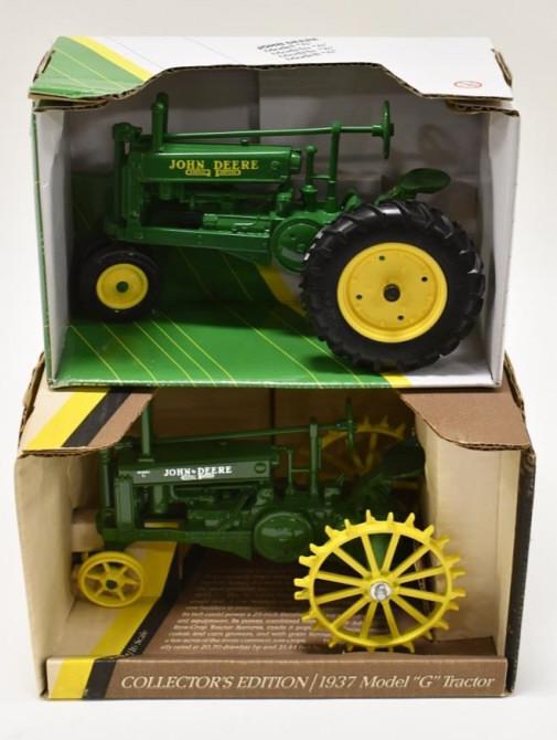 1/16 Ertl John Deere Model A and Model G Tractors: 1/16 scale Ertl John Deere Model A and Model G tractors. Both are in nice condition in the boxes.