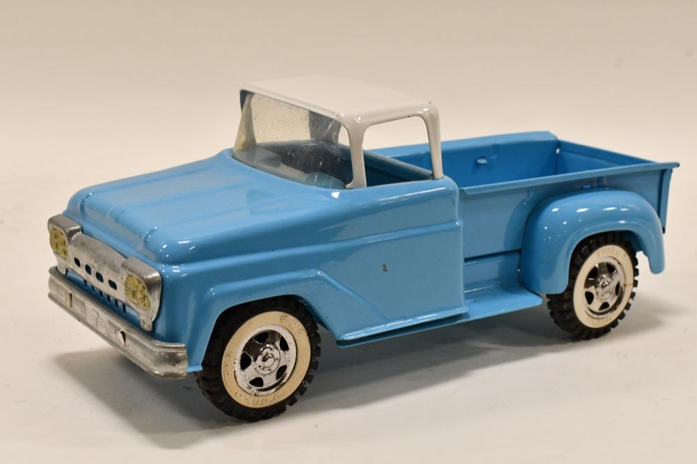Restored Tonka Stepside Pickup Truck: Restore Tonka stepside pickup truck. Dislays well with a nice restoration. The truck does have a few minor paint knicks. Measures approximately 13" long.